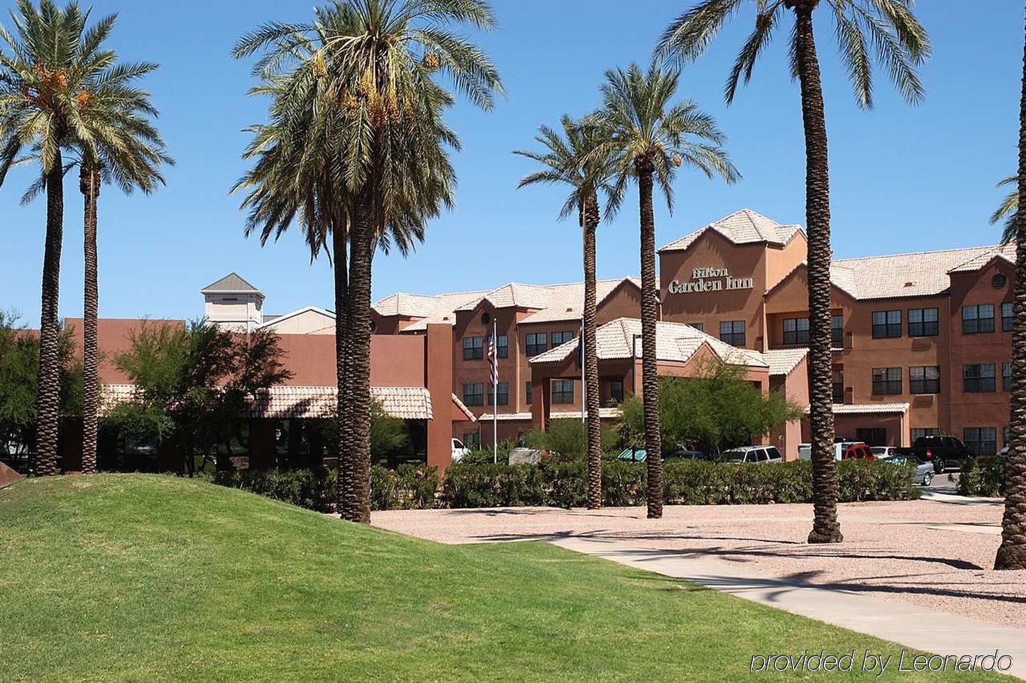 Hilton Garden Inn Phoenix Airport Exterior photo